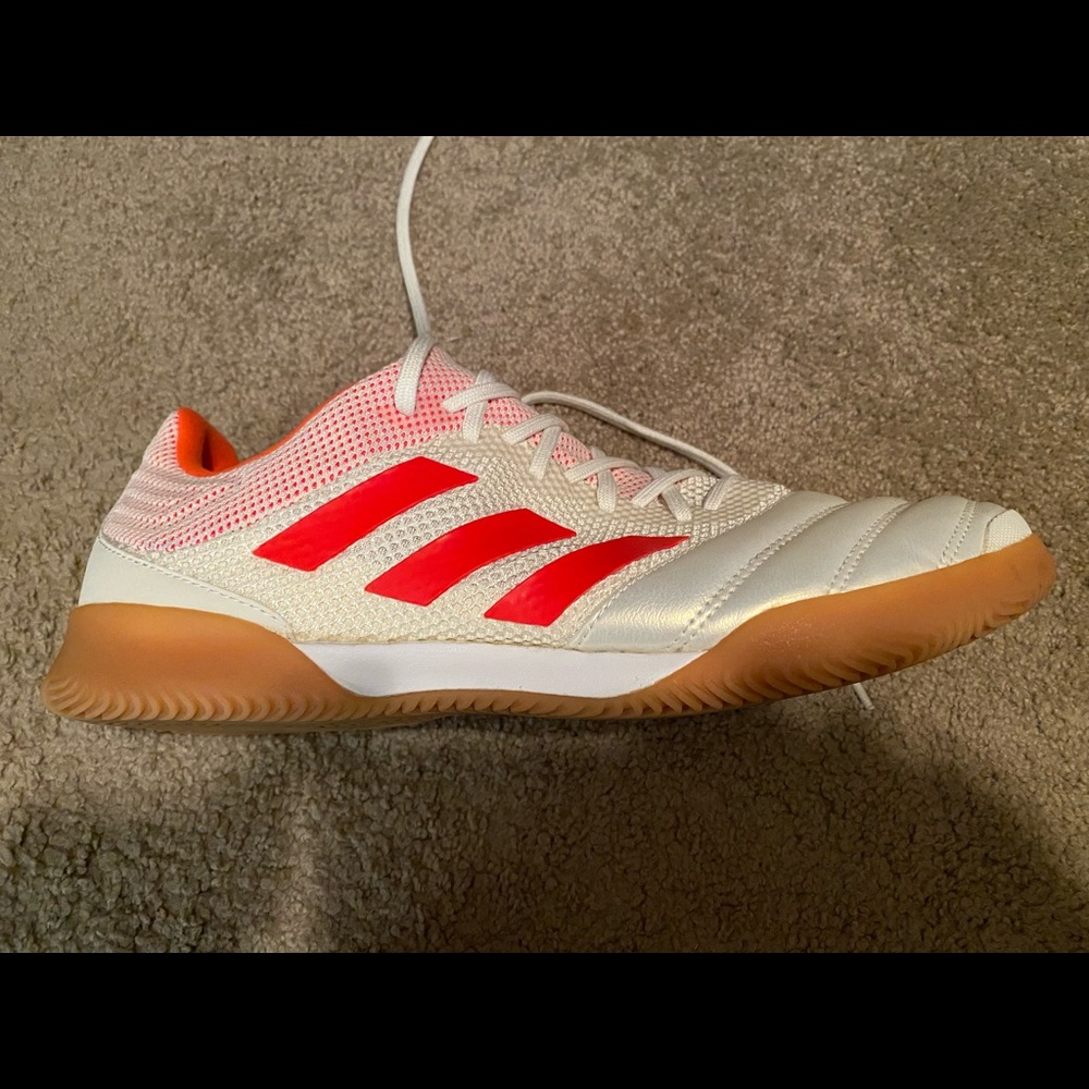 *Great Condition* 10.5 Adidas Indoor Soccer tennis shoes